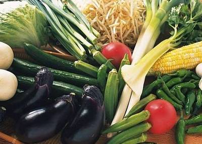 老太將硬幣扔進飛機發動機致航班延誤，食品安全也需警惕